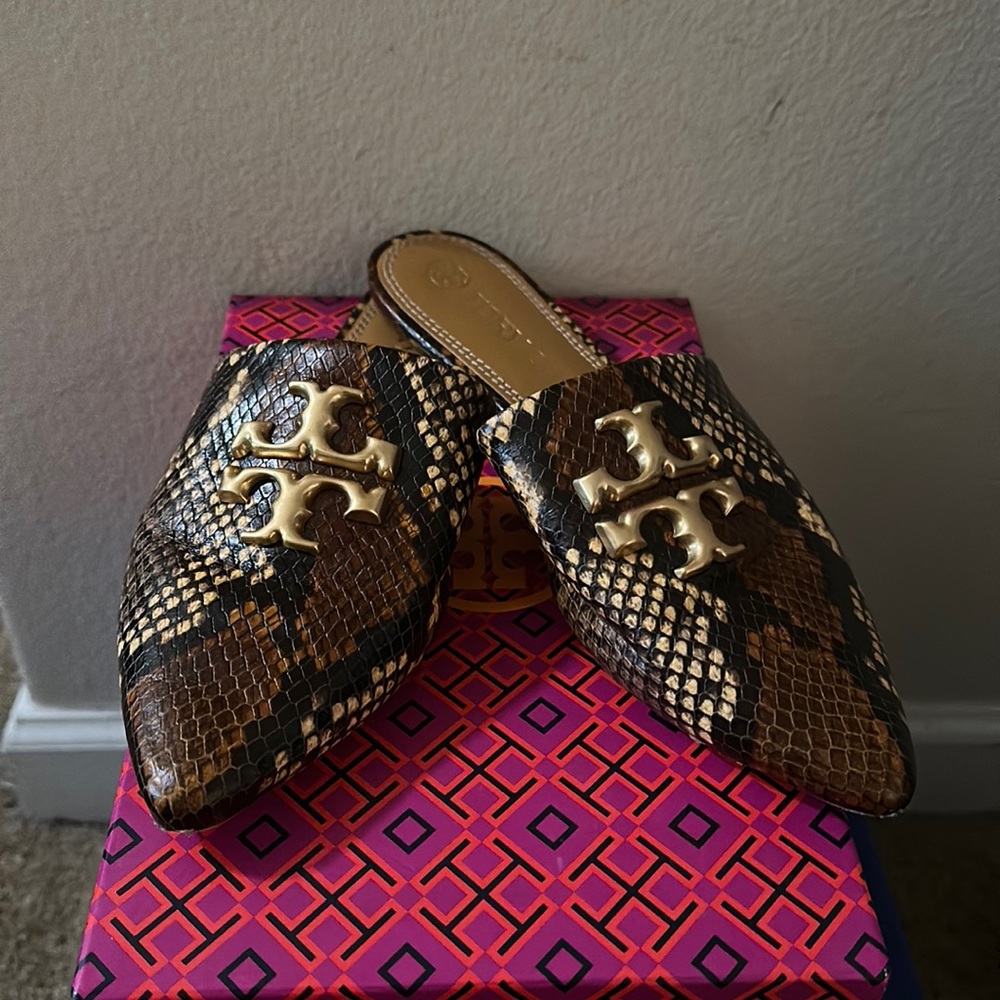 Snakeskin Tory Burch Eleanor Flat!
